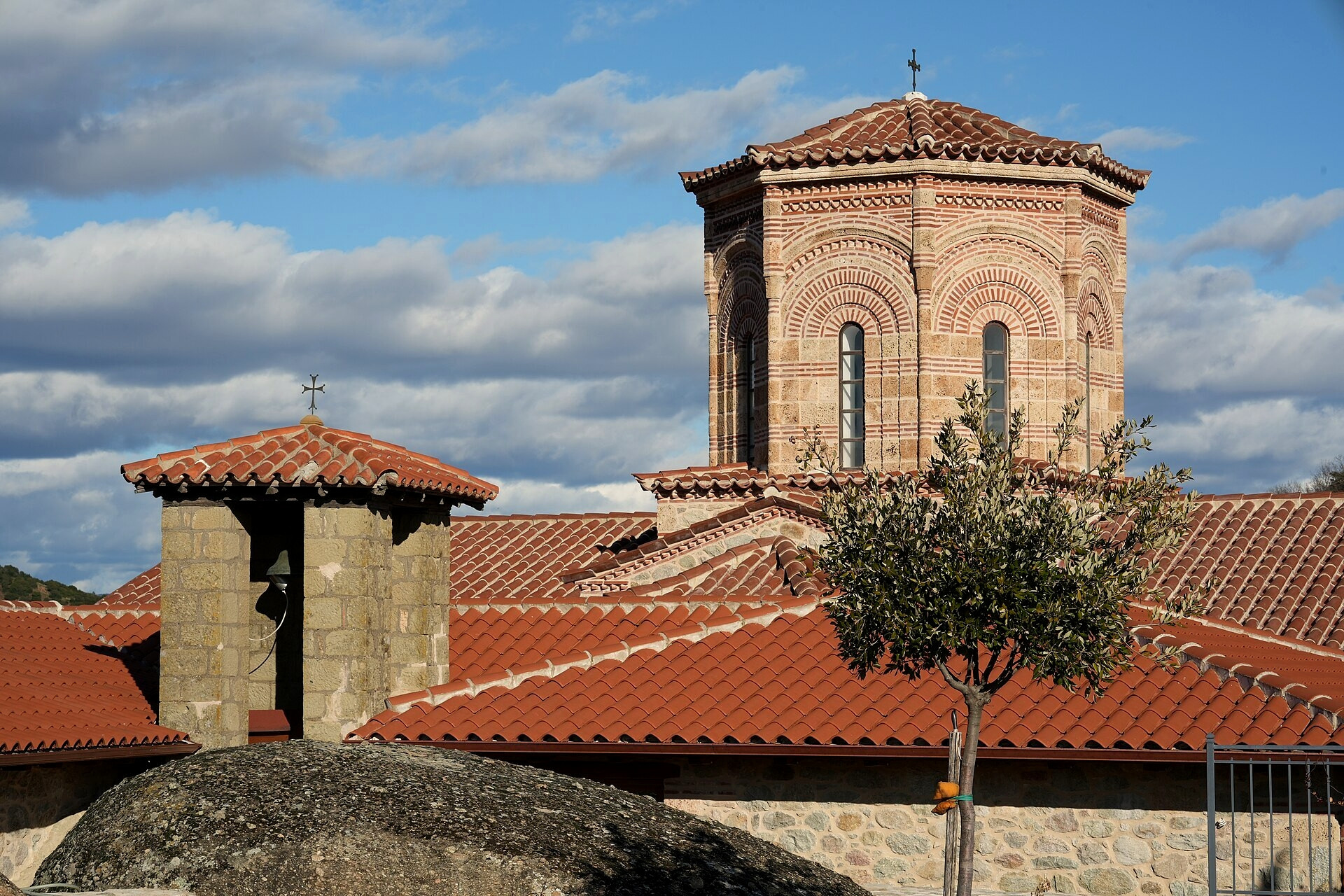 Église byzantine du monastère de la Sainte-Trinité (Agia Triada) - Météores, Grèce © Sadopaul / Wikimedia (CC BY-SA 4.0)