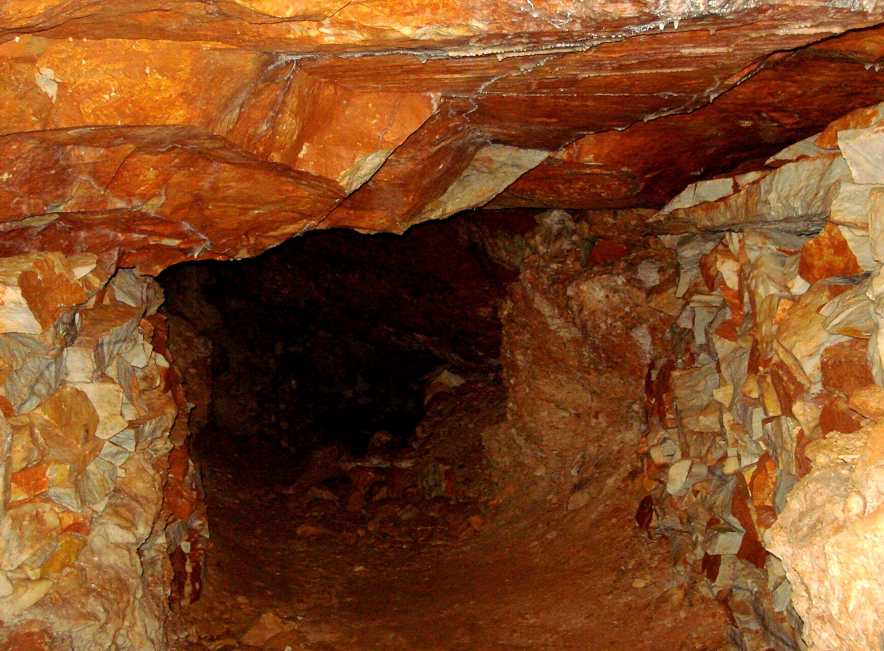 Galerie souterraine des anciennes carrières de marbre - Paros, Cyclades - Grèce