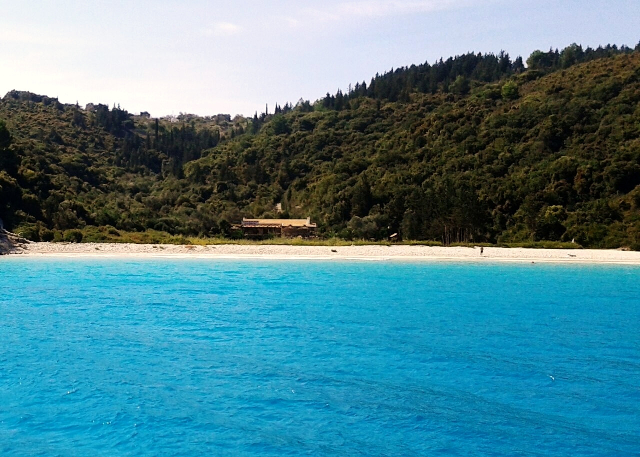 Eaux turquoise d'une plage d'Antipaxos - îles Ioniennes - Grèce © Andriana Karbouni / Wikimedia (CC BY-SA 4.0)