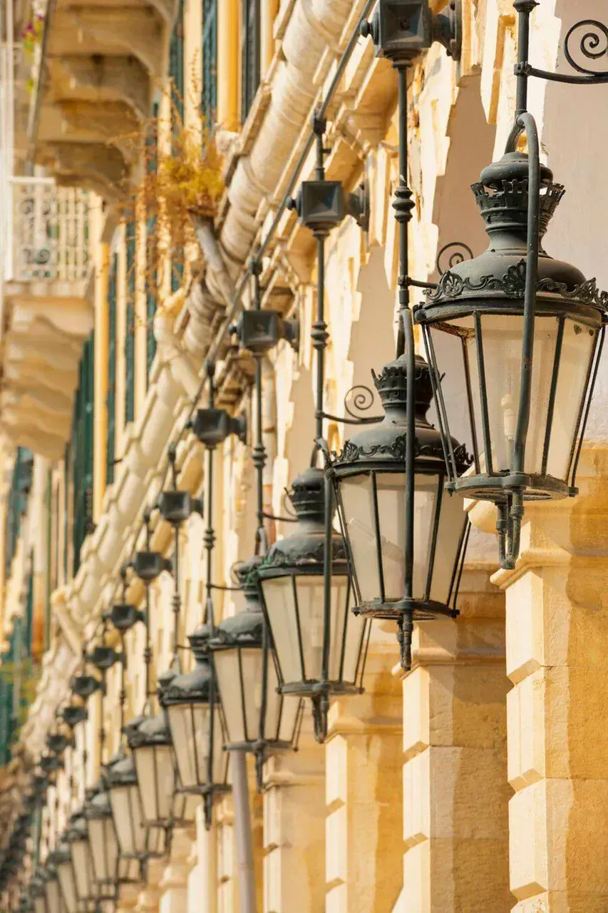 Arc de Germanicus et cathédrale Saint-Pierre - Saintes - France