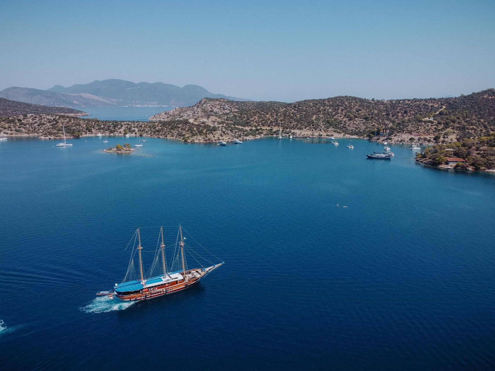 Bateau le long de la côte - Crète - Grèce