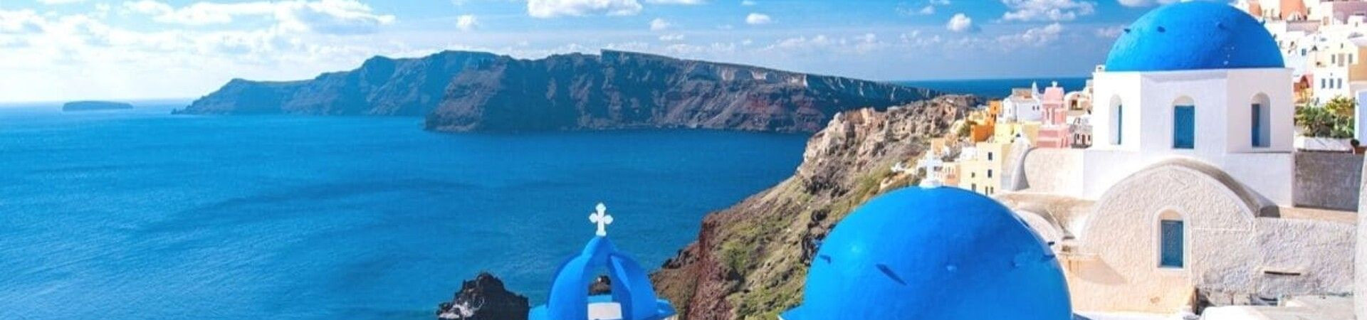 Églises aux dômes bleus surplombant la caldeira - Oia - Santorin - Grèce