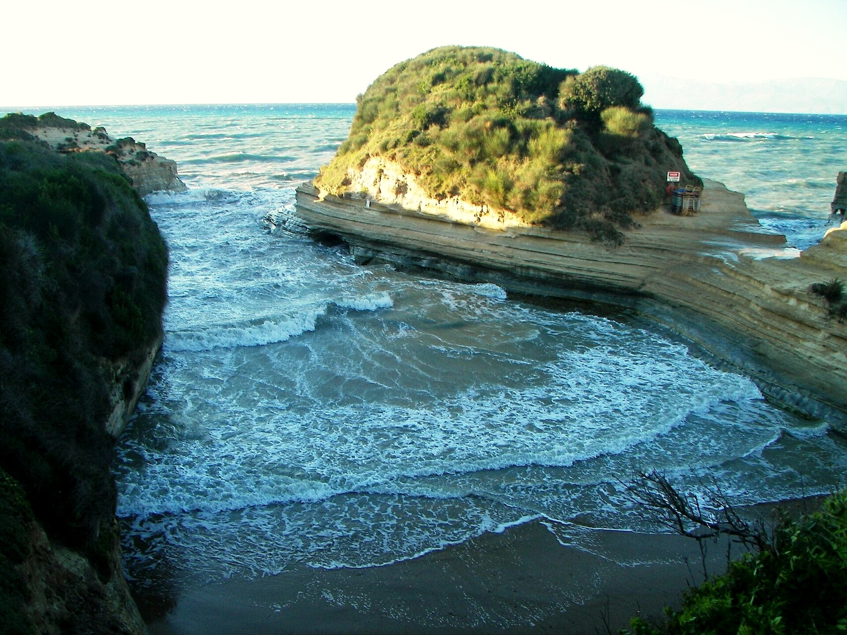 Le Canal d'Amour et ses falaises de grès à Sidari - Corfou, Îles Ioniennes - Grèce © Dr.K. / Wikimedia (CC BY-SA 3.0)