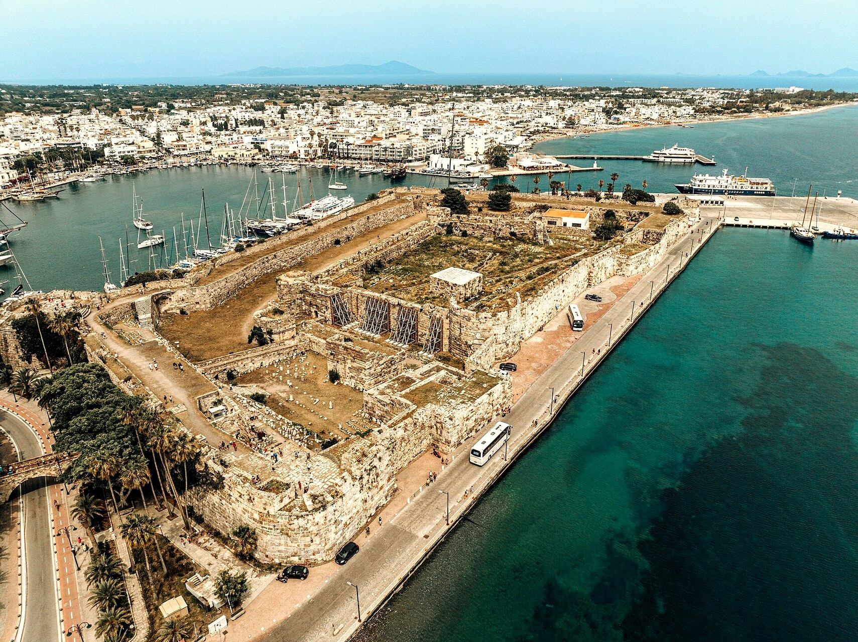 © Arne Müseler, Wikimedia Commons (CC BY-SA 3.0) Château de Neratzia (château des Chevaliers) à l'entrée du port de Kos - Grèce © Arne Müseler / Wikimedia (CC BY-SA 3.0 de)