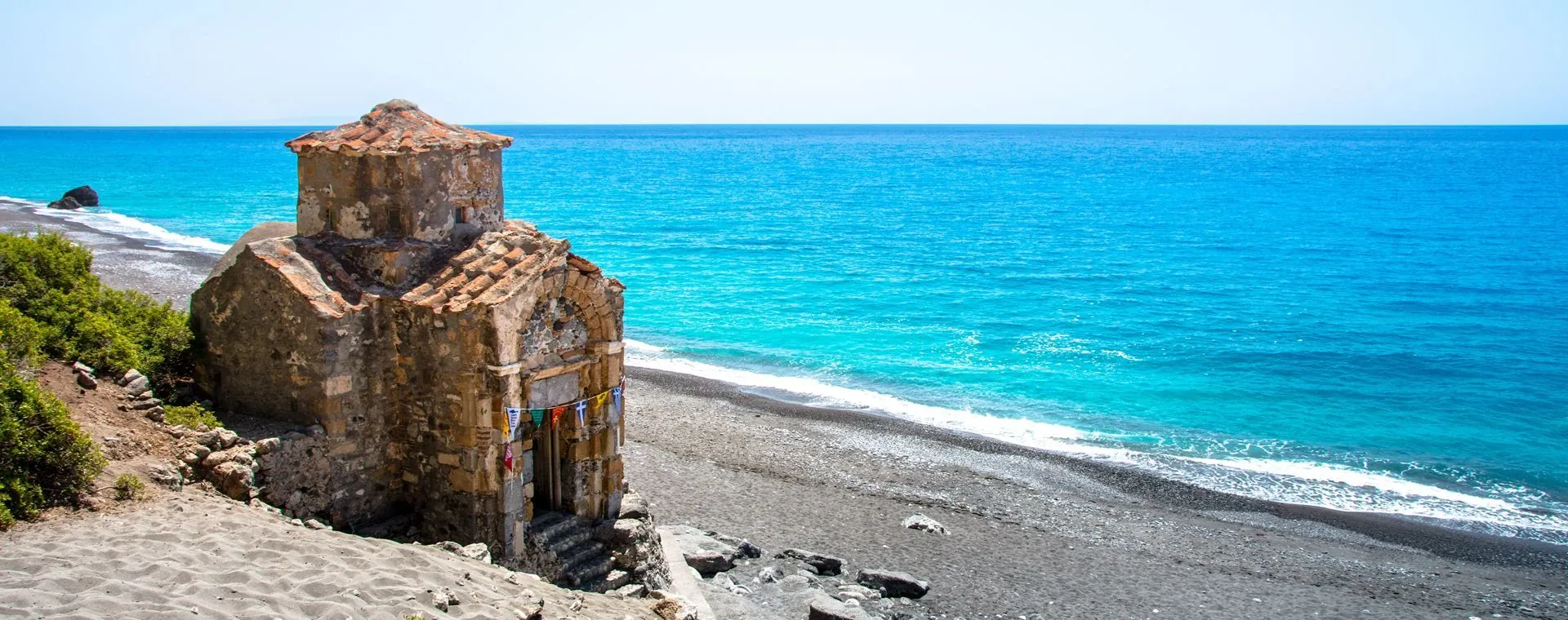 Ancienne chapelle byzantine Agios Pavlos sur plage de galets - Crète - Grèce