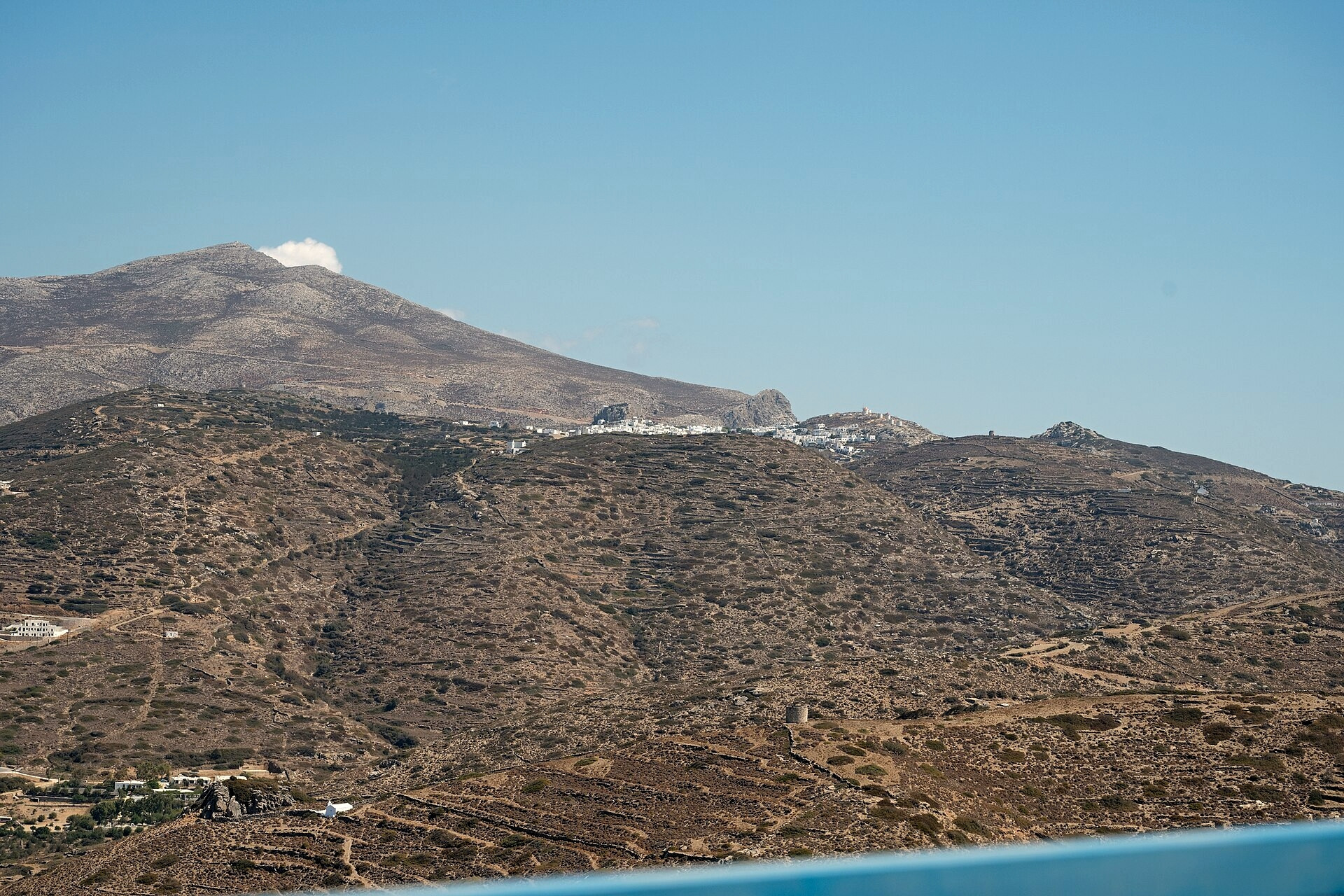 Chora, la capitale blanche perchée d'Amorgos - Cyclades - Grèce © Zde / Wikimedia (CC BY-SA 4.0)