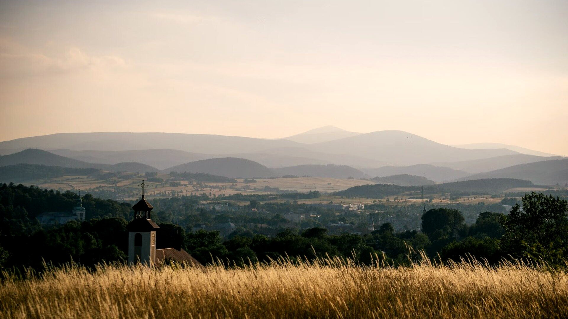 Plaine dorée et montagnes en automne - Crète, Grèce