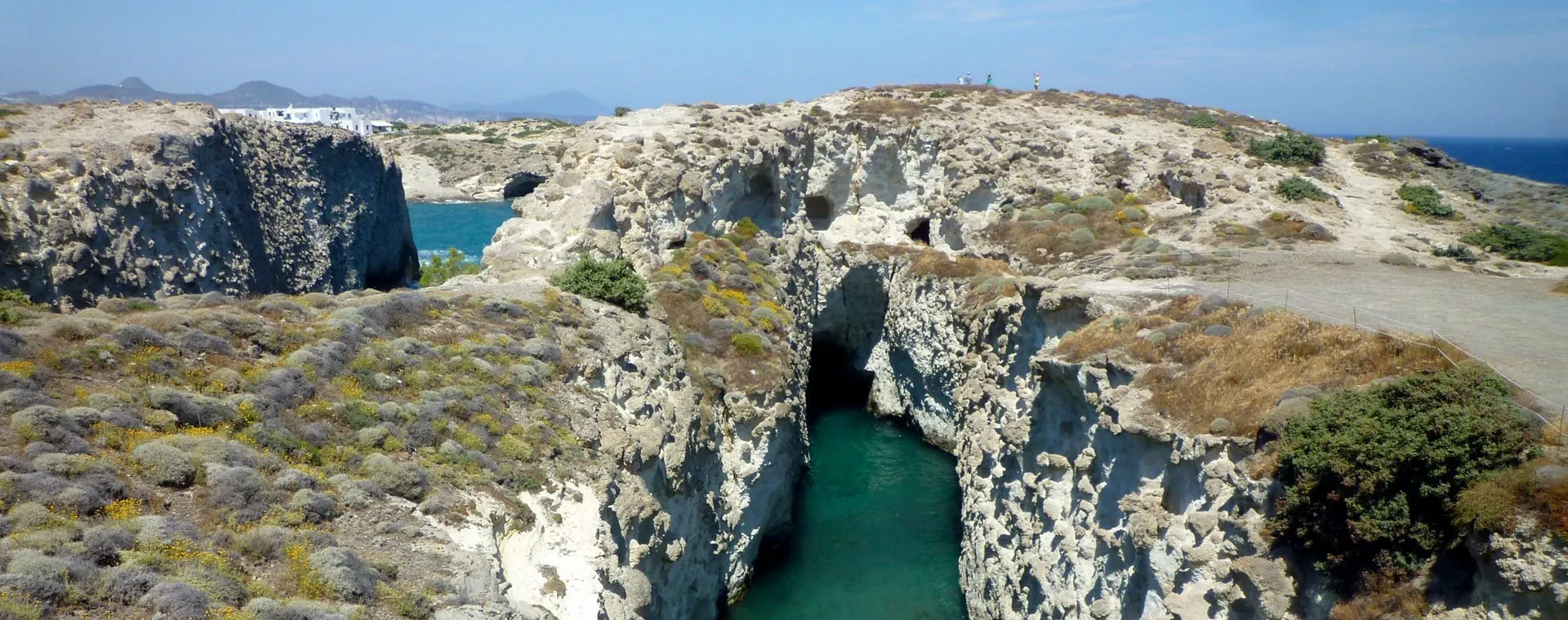 Crique volcanique de Papafragas et eau turquoise - Milos - Cyclades - Grèce