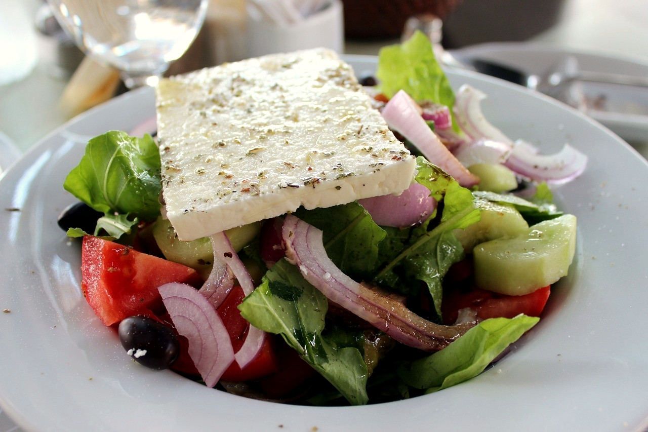 Cuisine grecque, salade et fromage - Cyclades - Grèce