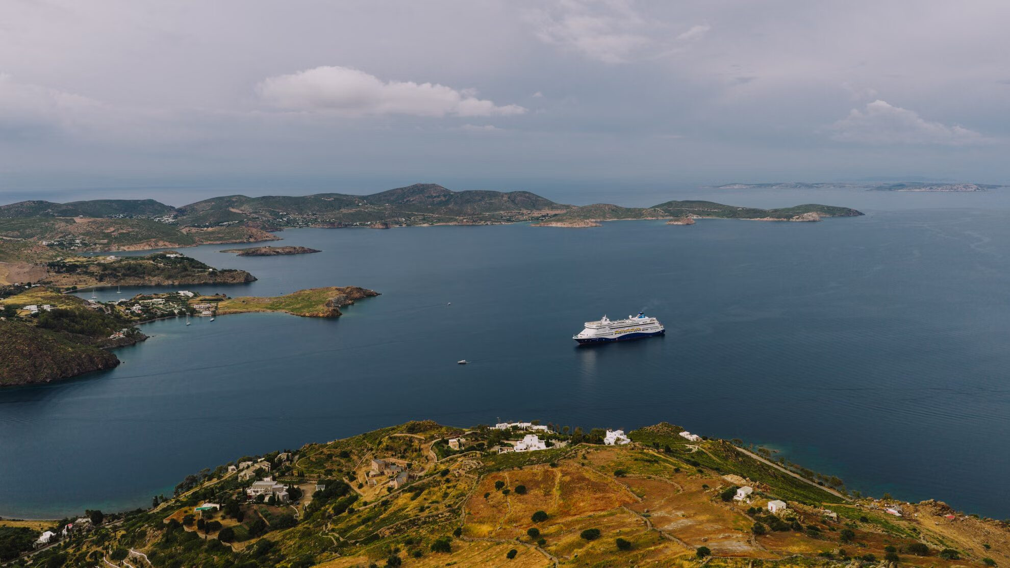 Ferry approchant les côtes de Patmos - Dodécanèse - Grèce