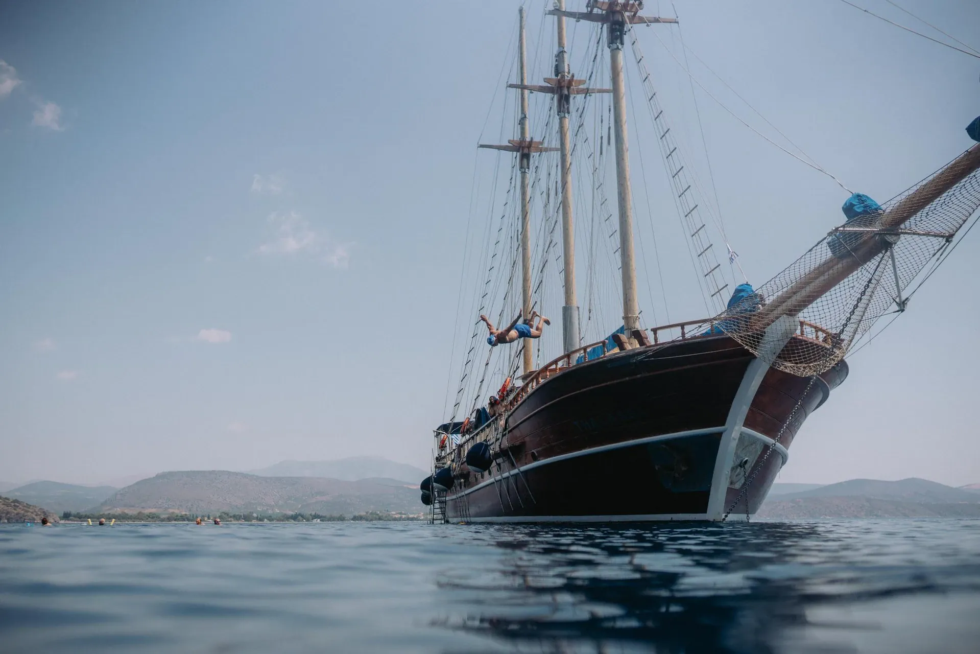 Randonneurs près des lacs des Pyrénées - Cerdagne - France