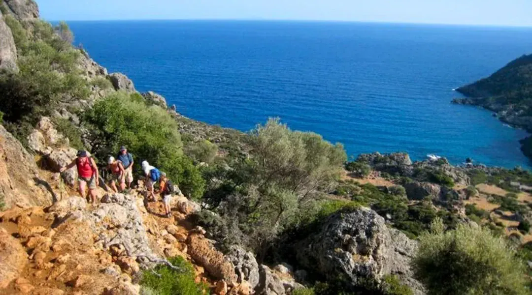 Randonneurs sur sentier côtier - Crète - Grèce