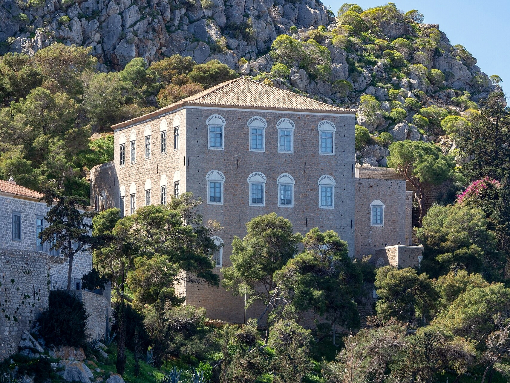 Demeure d'armateur en pierre, l'archontiko Kountouriotis - Hydra, Grèce © C. Messier / Wikimedia (CC BY-SA 4.0)
