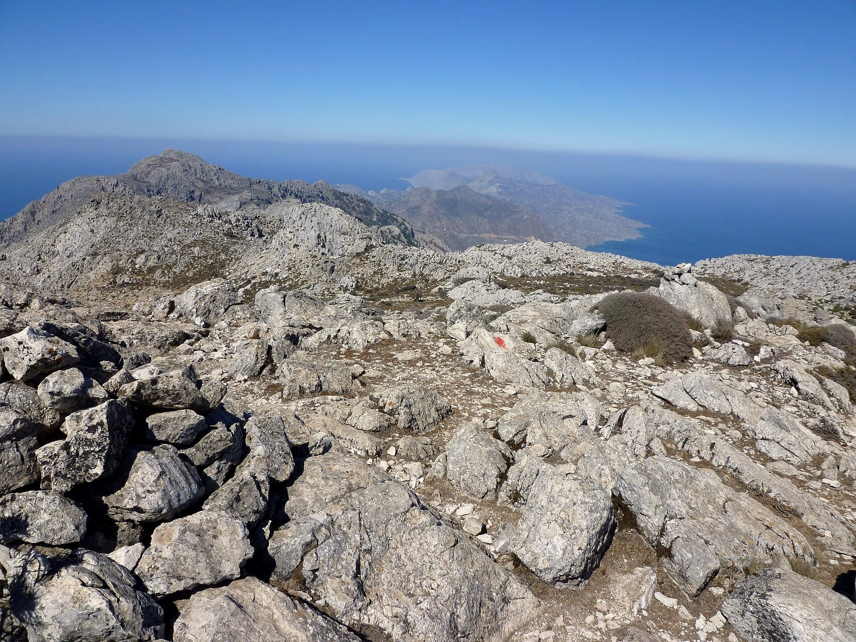 Panorama depuis le sommet du mont Kali Limni - Karpathos, Dodécanèse - Grèce © Rosa-Maria Rinkl / Wikimedia (CC BY-SA 4.0)
