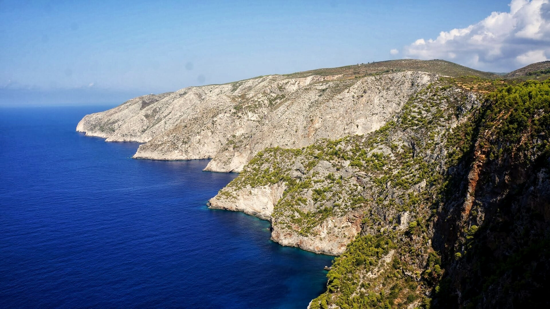 Collines et oliveraies de l'ouest au-dessus de la mer, Kampi - Zante, îles Ioniennes - Grèce © Michal M / Wikimedia (CC BY-SA 3.0)
