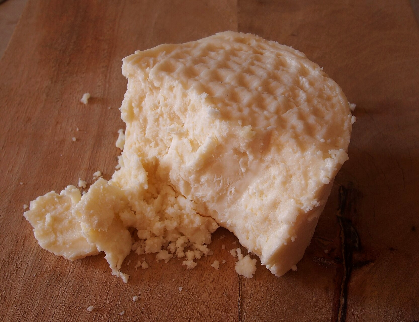 © C. Messier, Wikimedia Commons (CC BY-SA 4.0) La kopanisti, fromage relevé emblématique de Tinos - Cyclades - Grèce © C messier / Wikimedia (CC BY-SA 4.0)