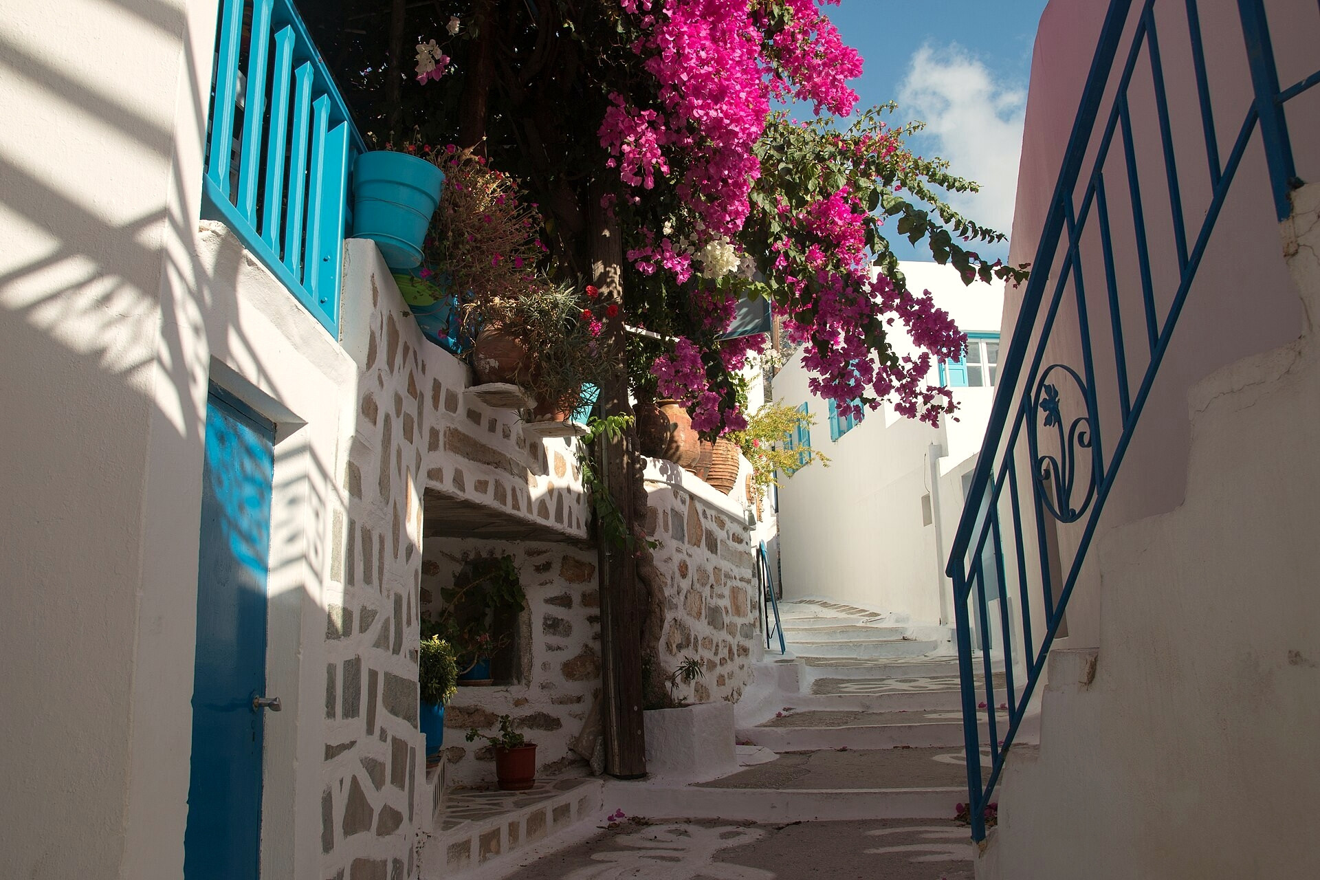 Ruelle blanchie à la chaux du village de Langada - Amorgos, Cyclades - Grèce © Zde / Wikimedia (CC BY-SA 4.0)