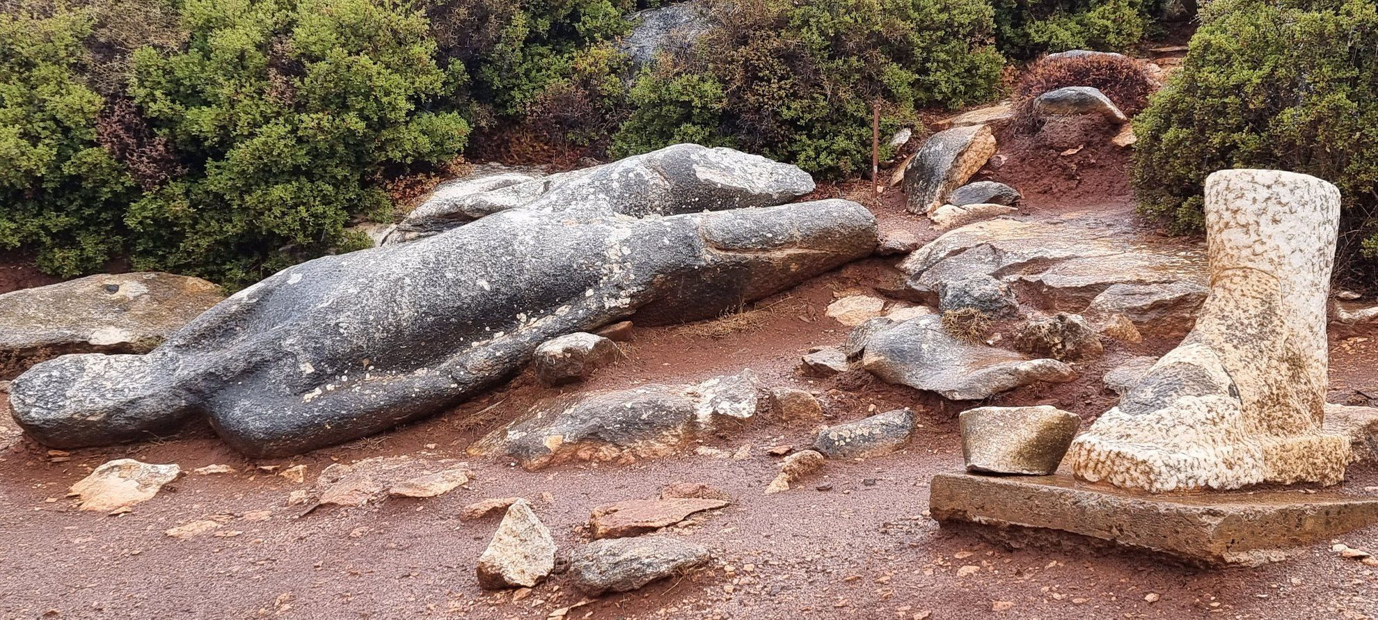 Kouros de Mélanes, colosse de marbre antique - Naxos - Cyclades © Anne-Marie Billault