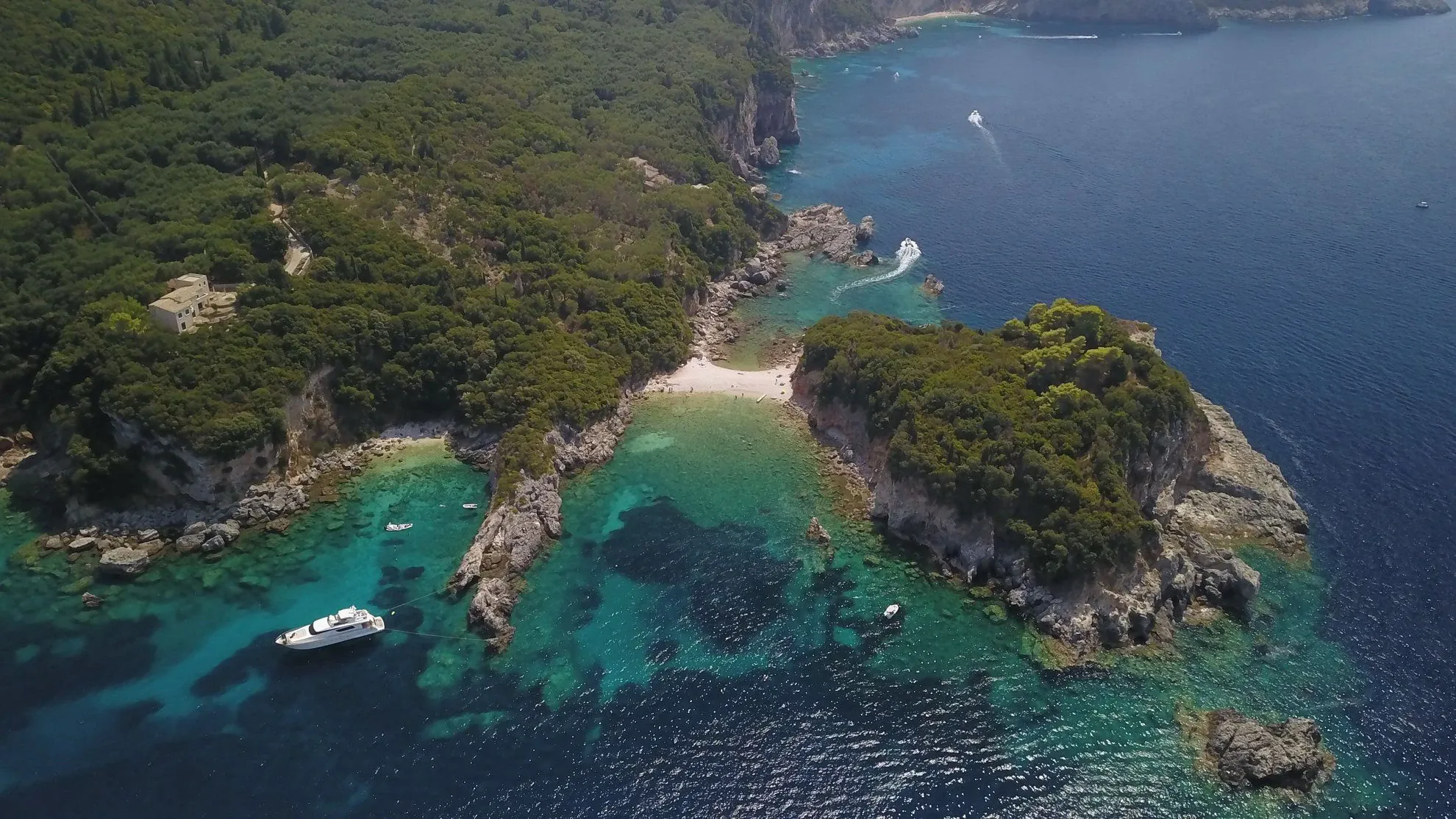 Partir en Grèce en juin : nos voyages à pied et à vélo - Kelifos
