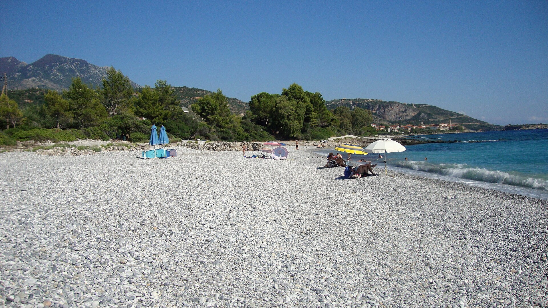 Crique de galets près de Kardamyli - Magne, Péloponnèse - Grèce