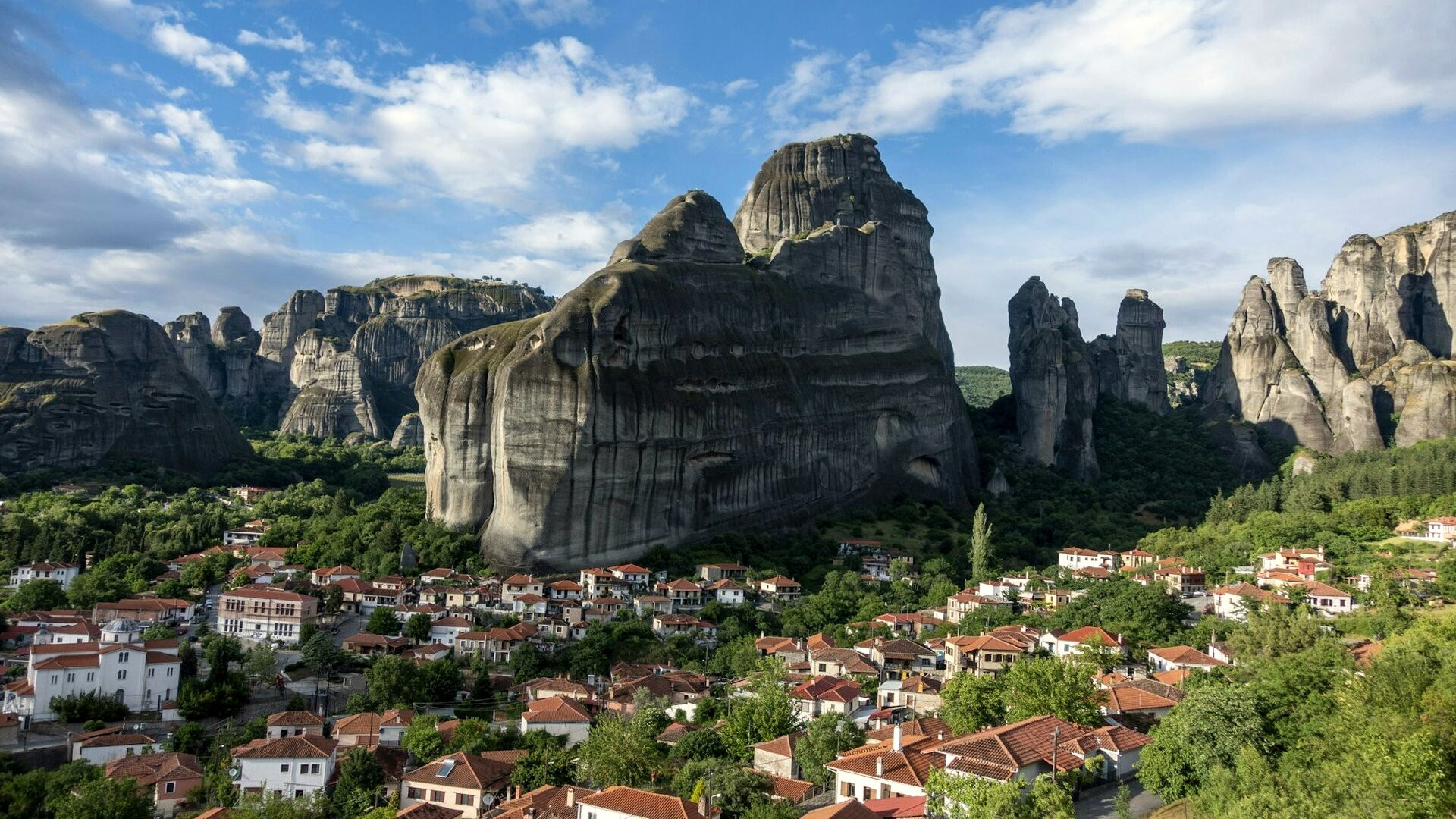 Panorama sur les monastères et les pitons de grès des Météores - Thessalie, Grèce