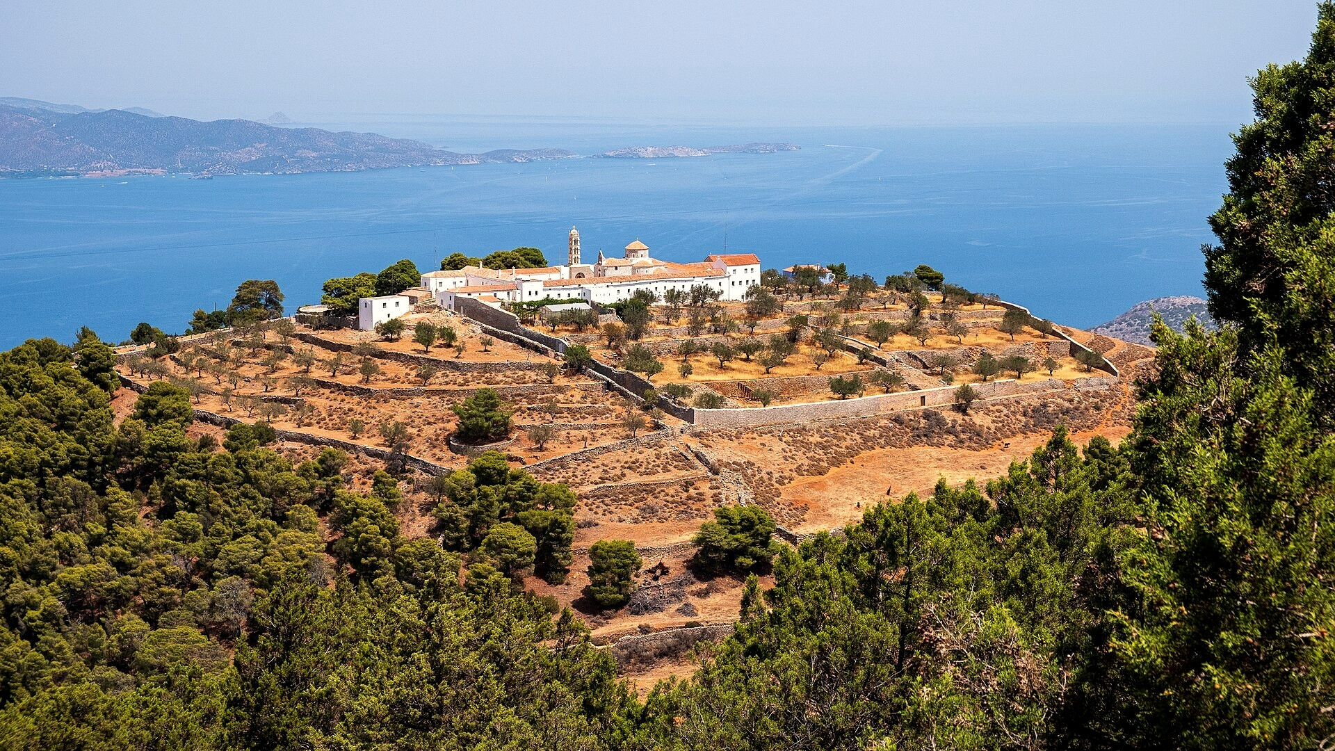 Monastère du Prophète Élie sur les pentes du mont Eros - Hydra, Grèce