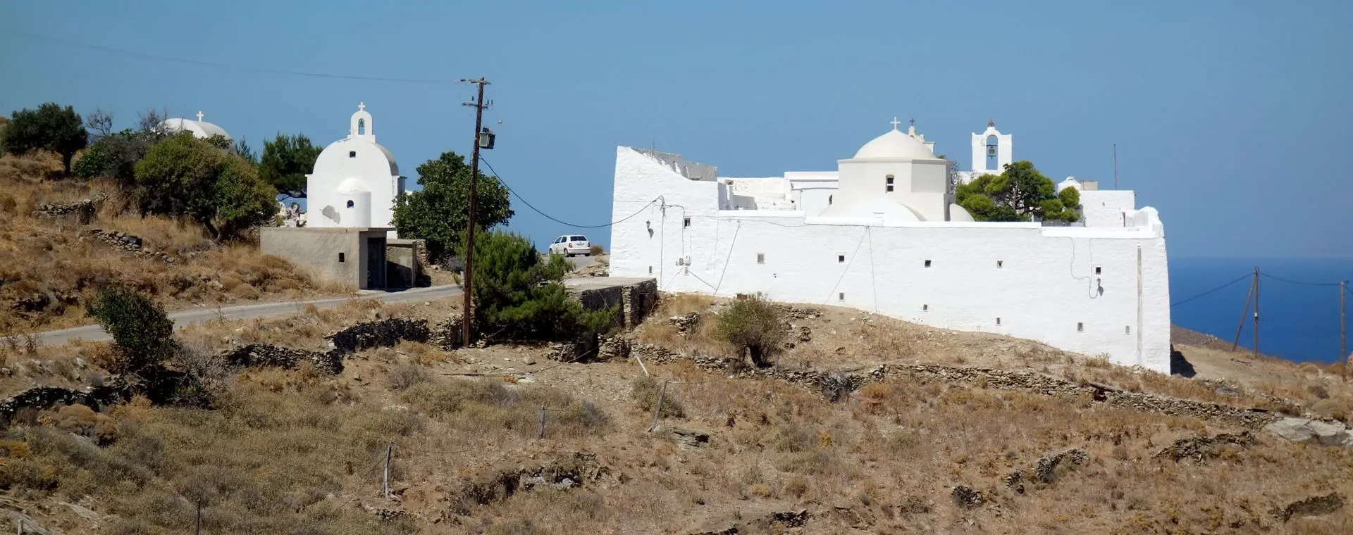 Monastère Taxiarchis sur une colline face à la mer - Sérifos - Grèce