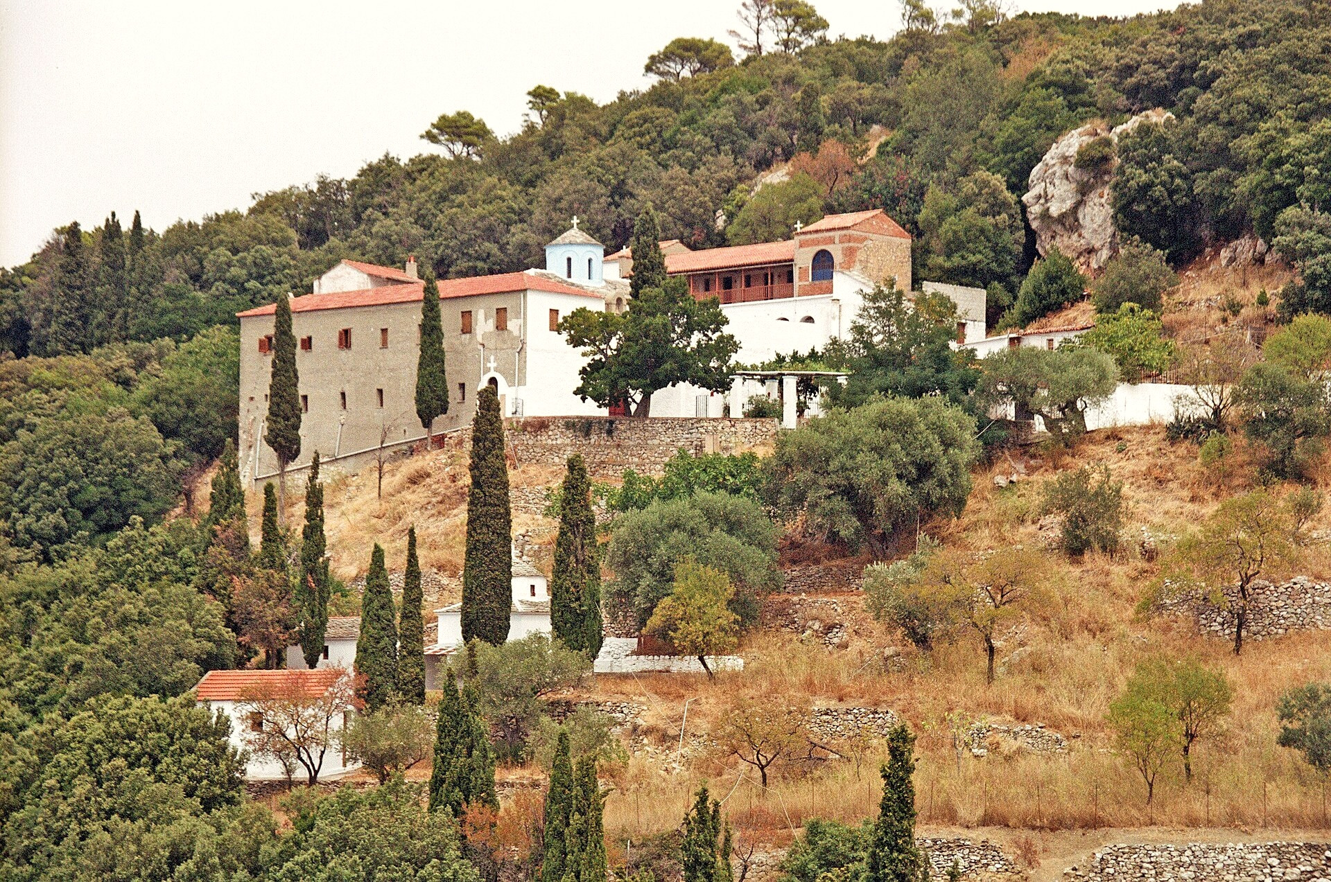 Monastère de Timiou Prodromou sur le mont Palouki - Skopelos, Sporades - Grèce © Herbert wie / Wikimedia (CC BY-SA 4.0)