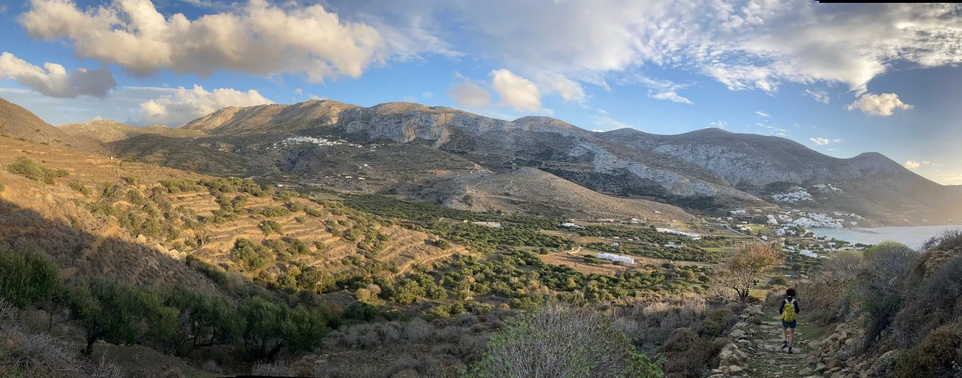 VTT dans la descente vers Cadaquès - Costa Brava - Espagne