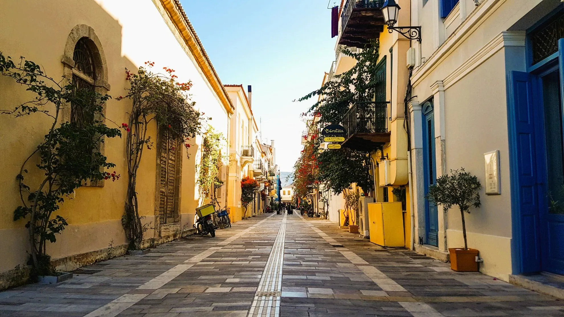 Nafplio Streets 2016x1134 - Grèce