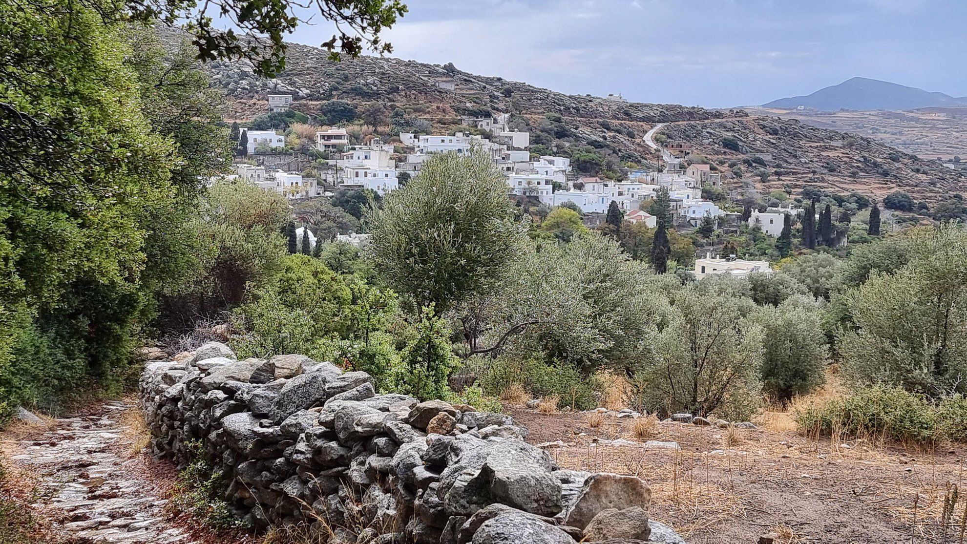 Sentier pavé de Naxos - Cyclades © Anne-Marie Billault