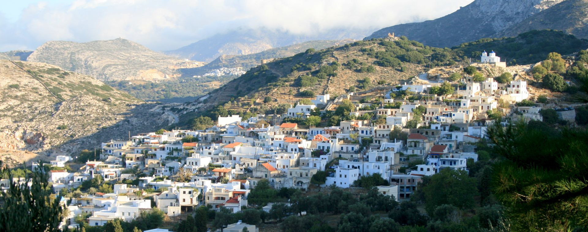 Village de Filóti à flanc de montagne - Naxos - Cyclades, Grèce