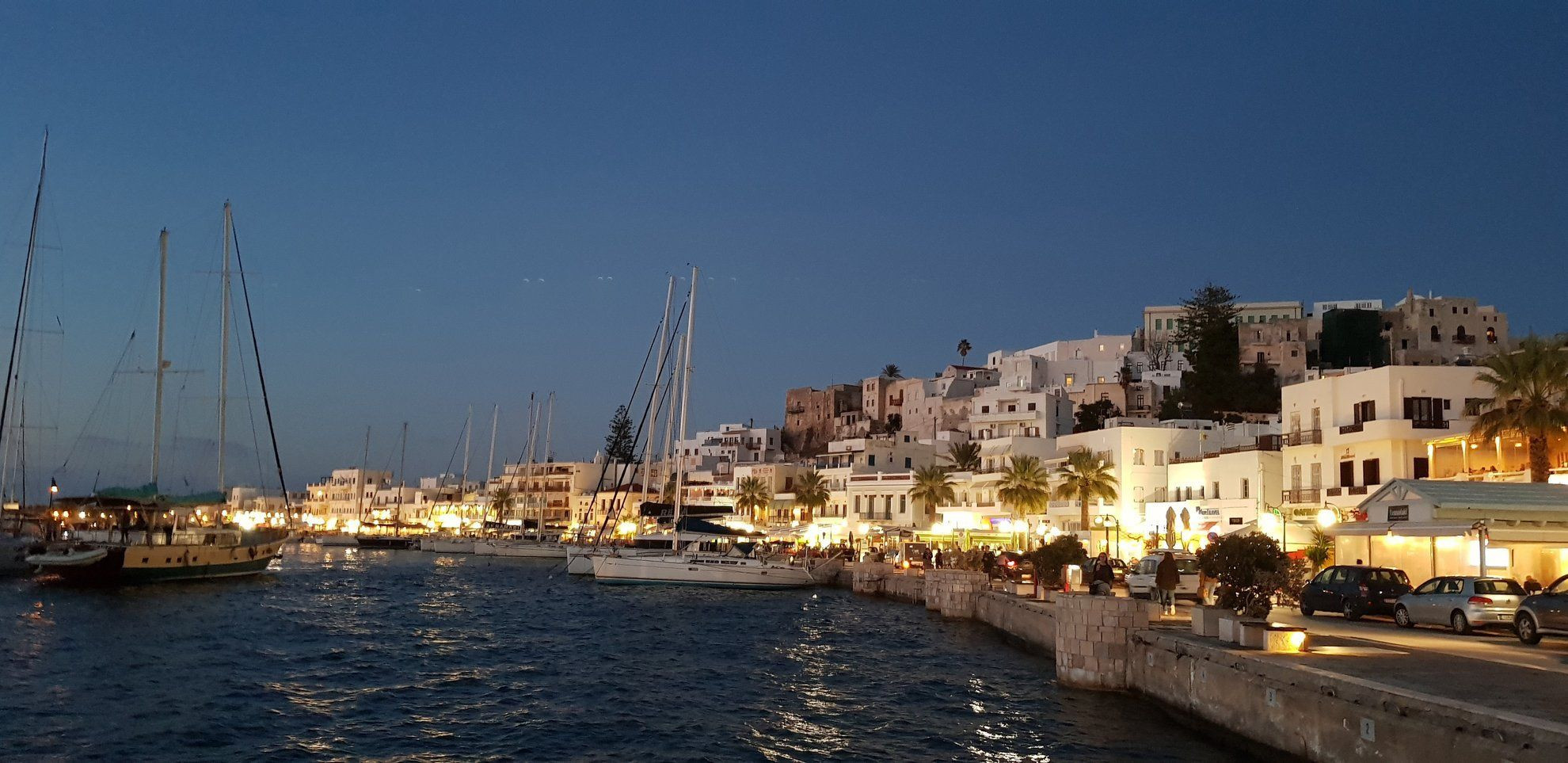 Balade nocturne sur le port de Naxos - Cyclades © Anne-Marie Billault
