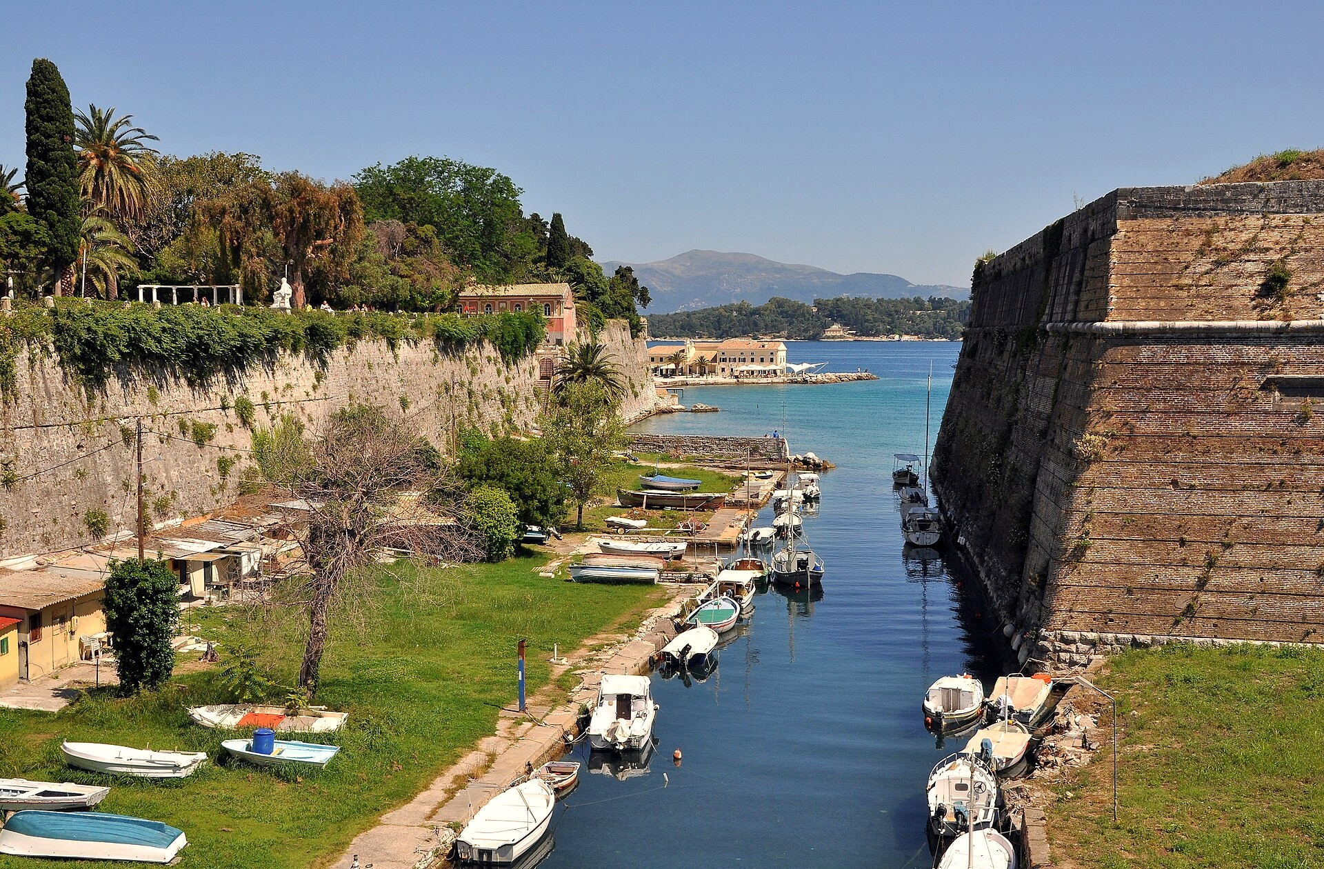 Forteresse vénitienne et port de Mandraki - Corfou, îles Ioniennes - Grèce © Marc Ryckaert / Wikimedia (CC BY 3.0)