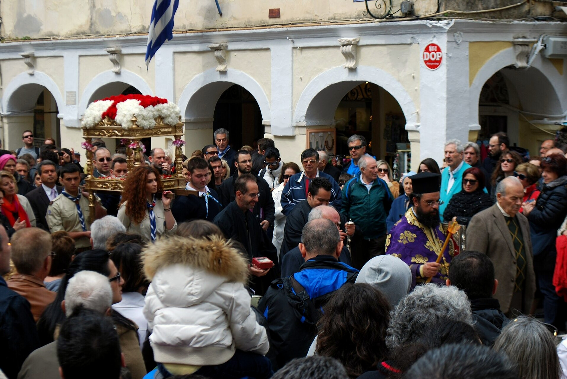 Procession de Pâques orthodoxe - Corfou, îles Ioniennes - Grèce © Jean Housen / Wikimedia (CC BY-SA 3.0)