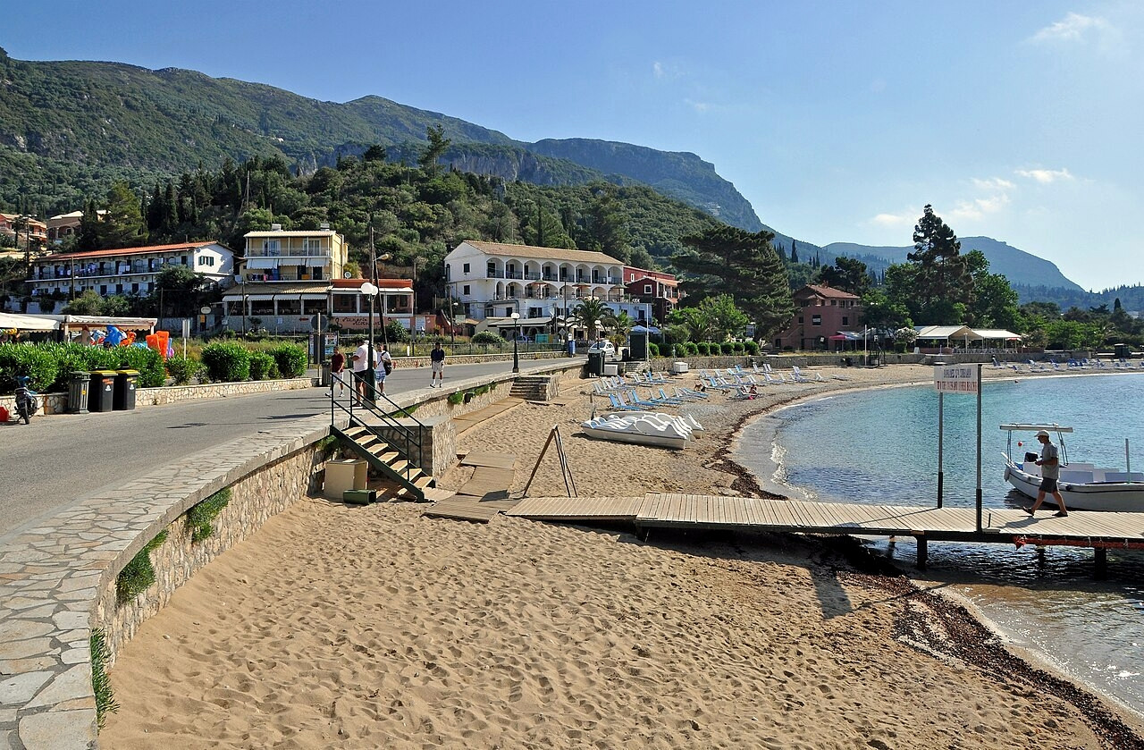 Côte verdoyante de Paleokastritsa - Corfou, îles Ioniennes - Grèce © Marc Ryckaert / Wikimedia (CC BY 3.0)