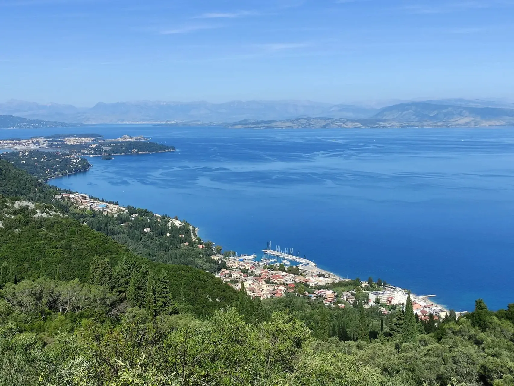 Vue panoramique sur Benitses - Corfou - Grèce