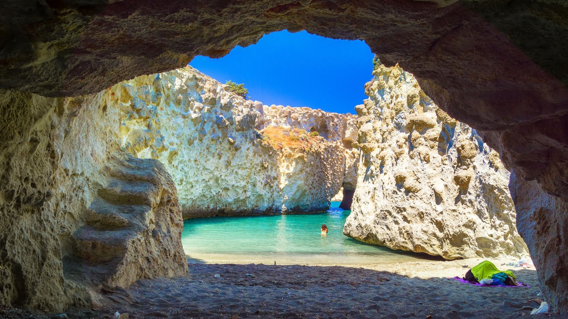 Grotte marine et crique turquoise de Papafragas - Milos - Grèce