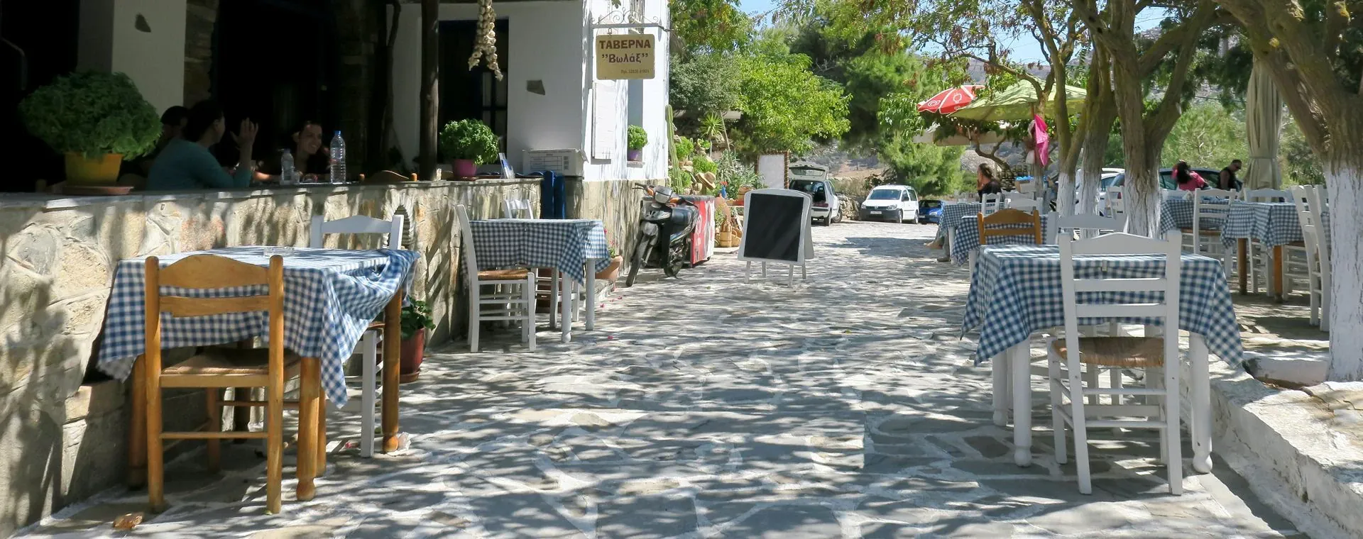Terrasse de la taverne Volax - Île de Tinos - Grèce