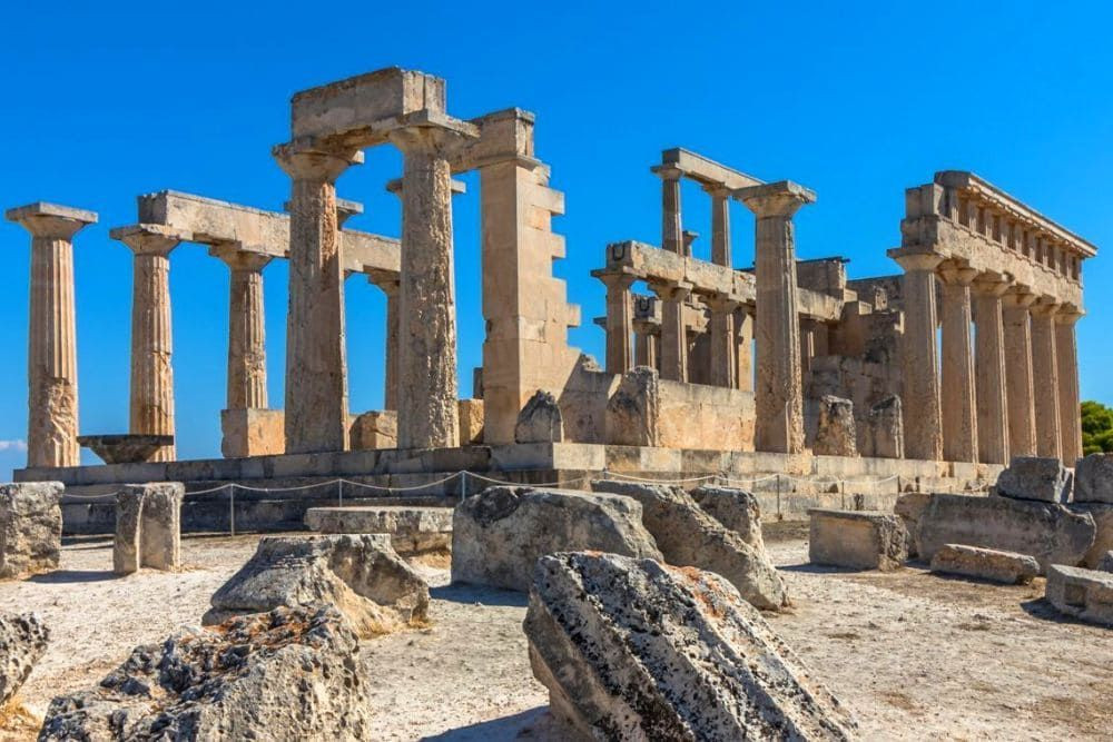 © Adobe Stock Temple d'Aphaïa sur l'île d'Égine - Grèce