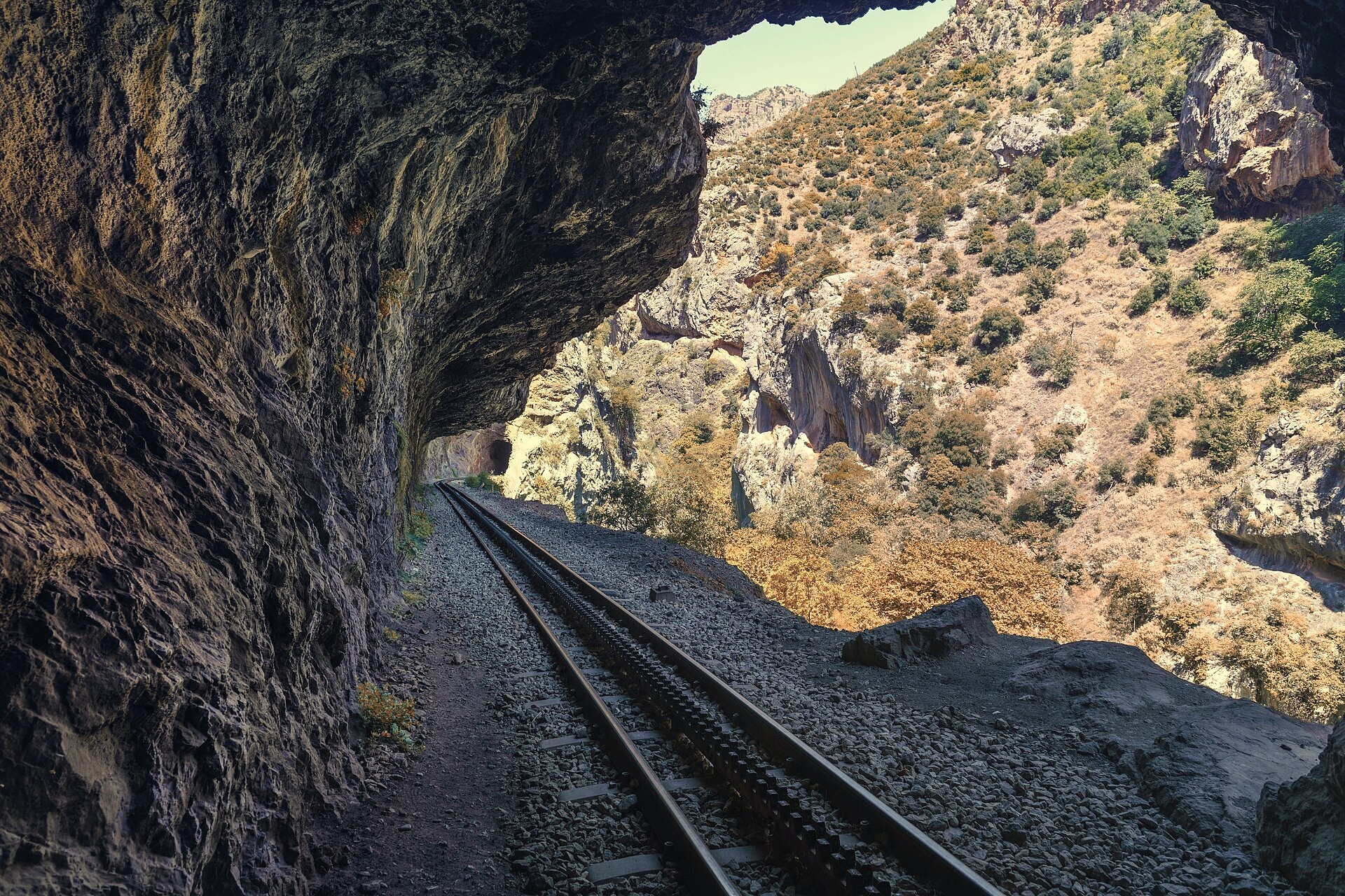 Train à crémaillère dans les gorges du Vouraïkos - Péloponnèse - Grèce © Stathis floros / Wikimedia (CC BY-SA 4.0)