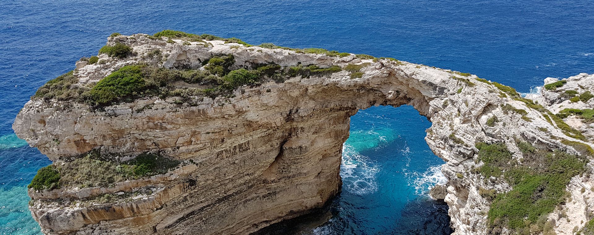 L'arche de Tripitos, Paxos