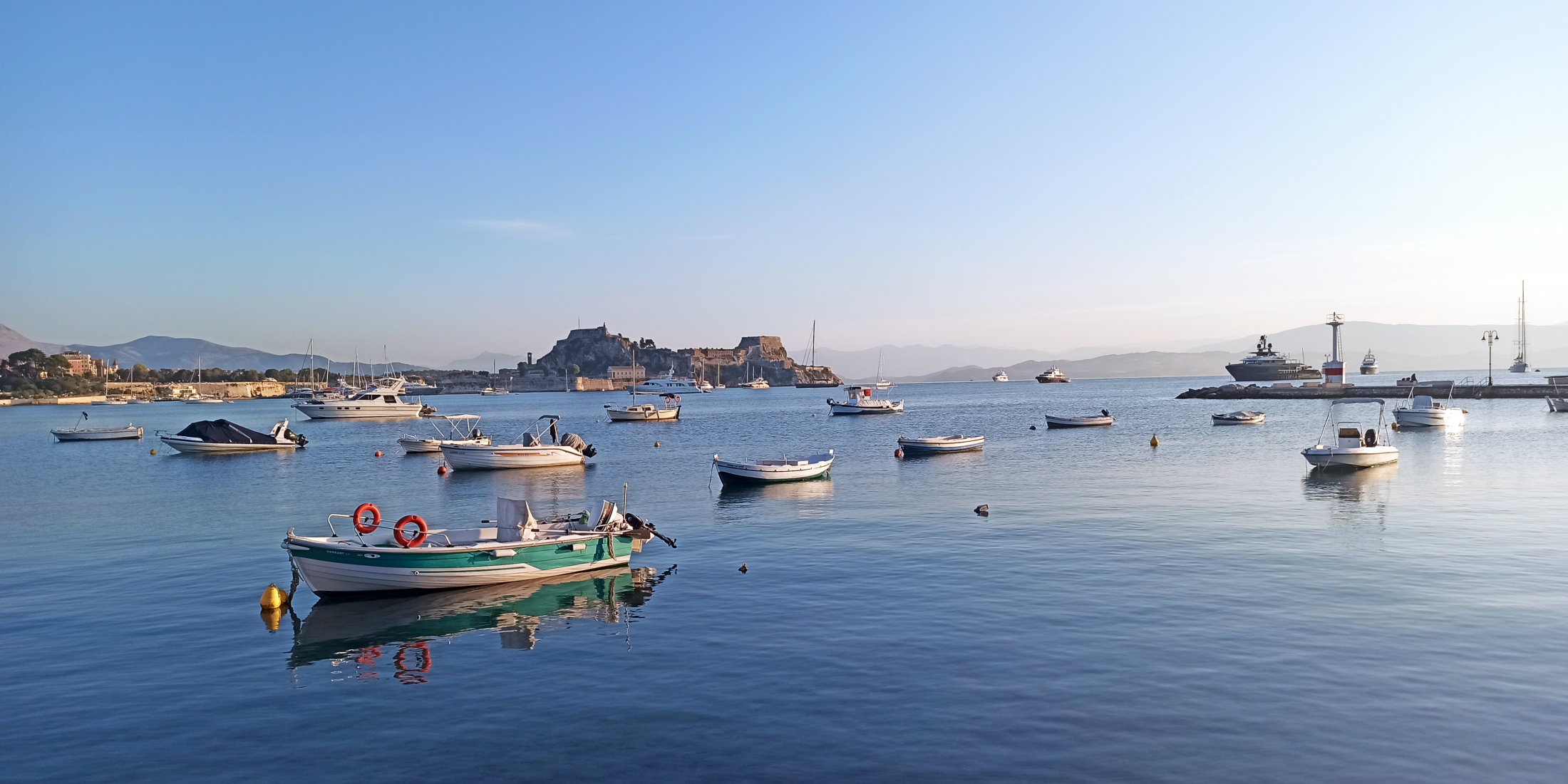 Corfou - la baie de Garitsa et la vieille forteresse © François Ribard