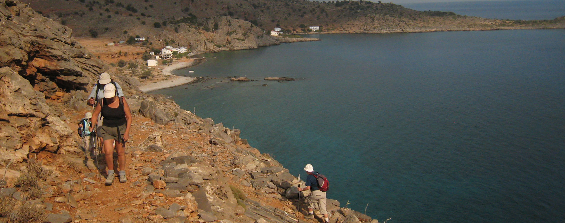 Au-dessus de la plage de Marbre entre Agia Roumeli et Loutro © François Ribard