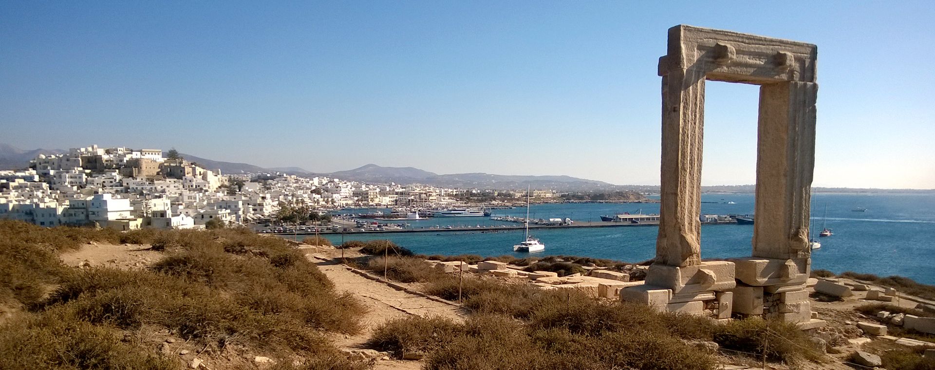 Naxos : Temple of Apollon and Chora