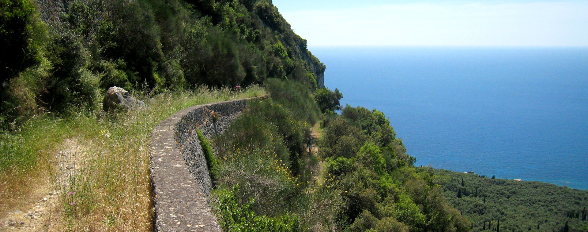 Landscape on the hike from Makrades to Agios Georgios bay