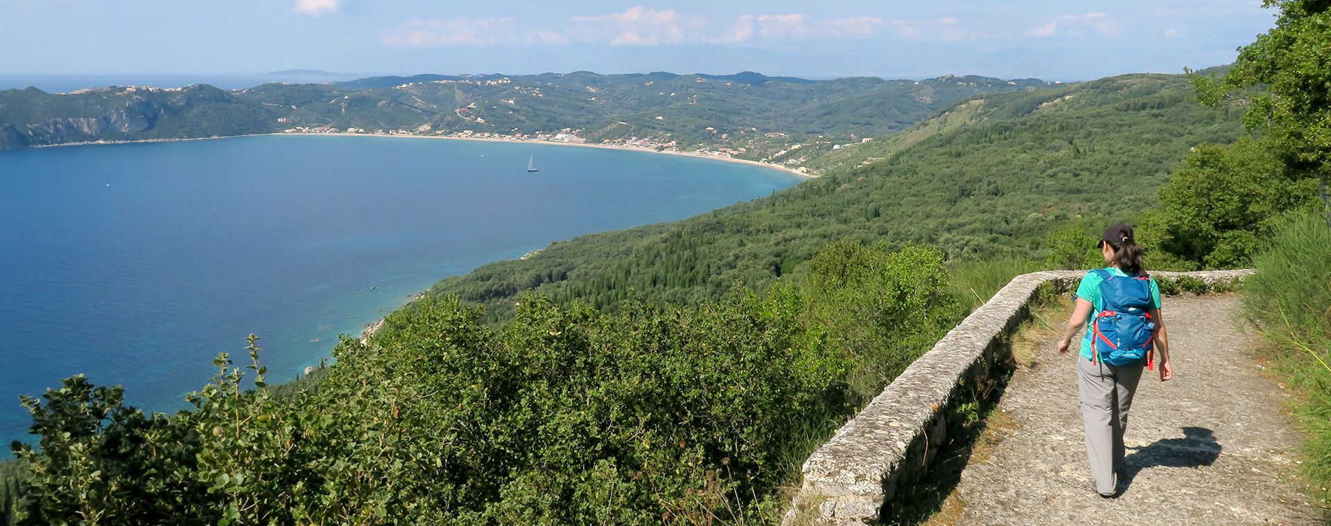 Randonnée au-dessus de la baie d'Aggios Georgios, Corfou