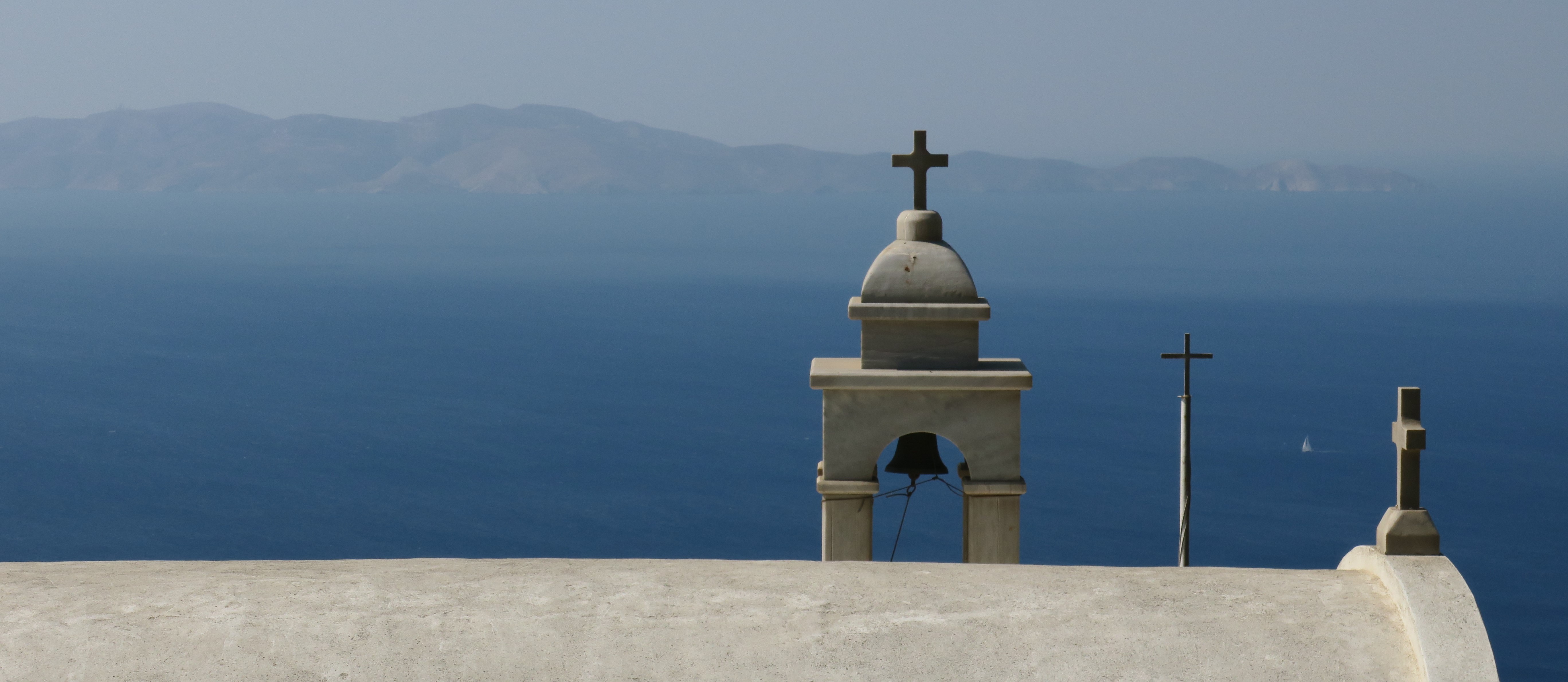 Tinos - L'île de Syros vue de Tinos © François Ribard